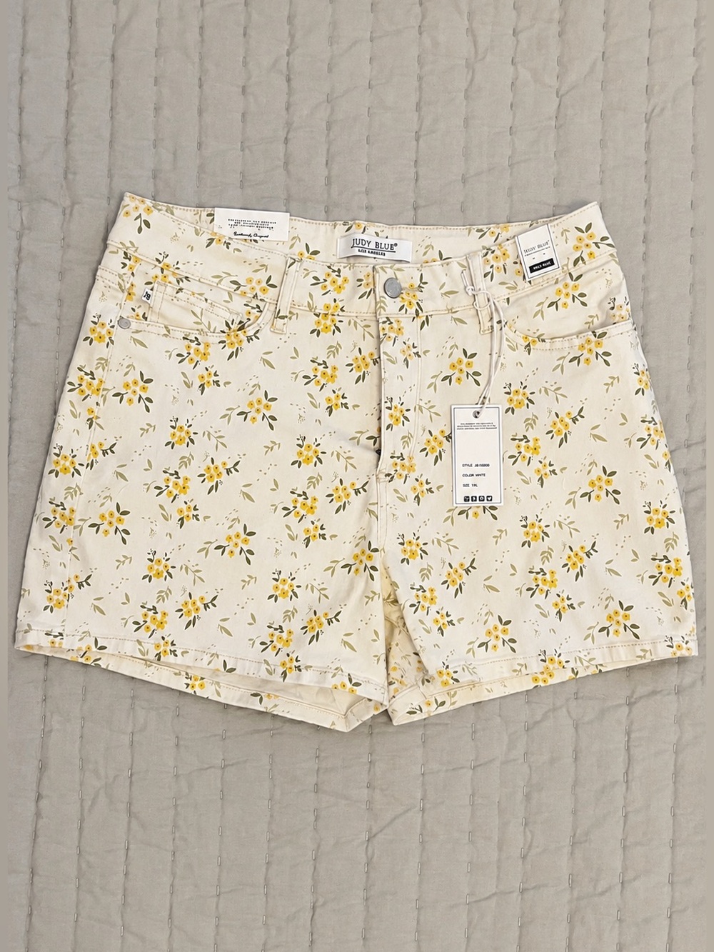 Judy Blue Floral Print Denim Shorts 1XL NWT Mid Rise Stretch Summer Size 1X NWT - Picture 6 of 9